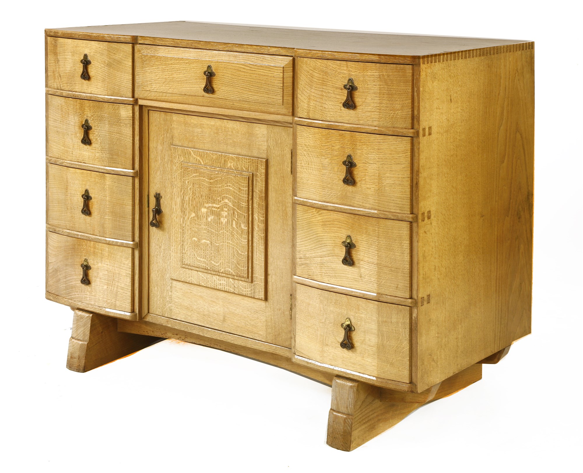 An oak gentleman’s dressing table c.1930 by Peter Waals (1870-1937) is estimated at £3000-