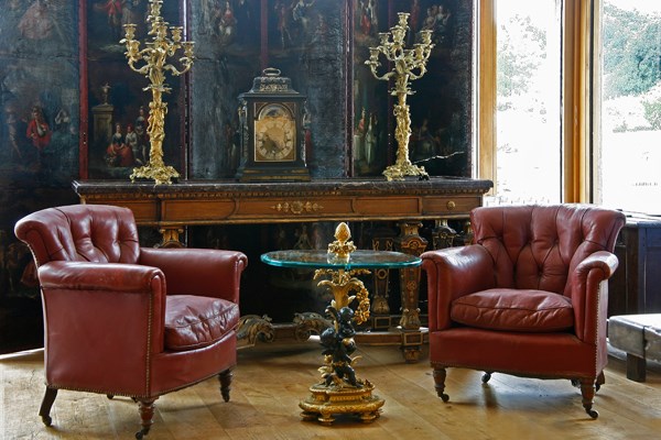 Items from the collection of Sir Rod Stewart