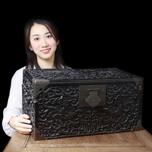  Dragon box in revered Chinese hardwood sells for $180,480 at UK auction Dragon box in revered Chinese hardwood sells for $180,480 at UK auction