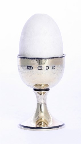 Lot 213 - A silver gilt and enamel egg