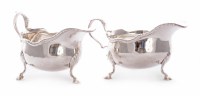 Lot 115 - A pair of Edwardian silver sauce boats