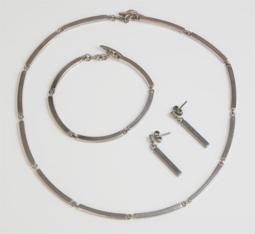 Lot 65 - A Danish sterling silver bar link necklace and bracelet