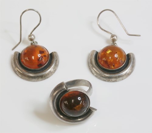 Lot 53 - A Polish sterling silver and amber ring and earring suite