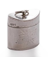 Lot 242 - A silver cachou box