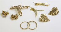 Lot 1039 - A 9ct gold brooch