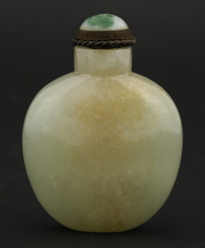 Lot 145 - A jade Snuff Bottle