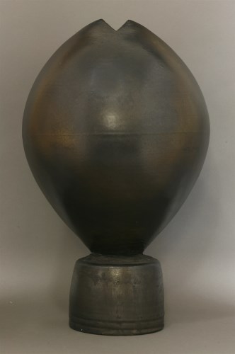 Lot 614 - An iron-glazed pottery vessel