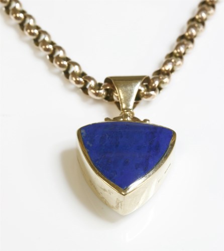 Lot 28 - A 9ct gold reversible lapis lazuli and mother-of-pearl pendant