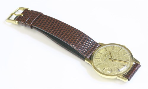 Lot 33 - A gentleman's gold-plated Girard-Perregaux mechanical strap watch