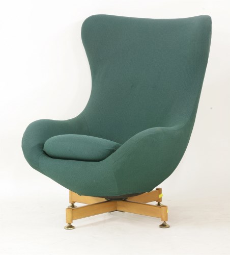 Lot 581 - An 'Egg' chair