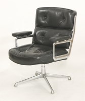 Lot 668 - A 'Time-Life' chair