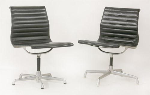 Lot 516 - A desk chair
