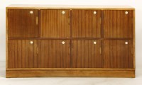 Lot 539 - A bank of eight lockers
