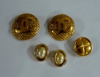 Lot 14 - A pair of Chanel gold-plated clip-on earrings
