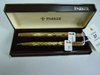Lot 37 - A cased set of two Parker rolled gold 'Stratus' pens