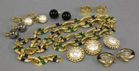 Lot 1 - A gold-plated necklace and bracelet suite