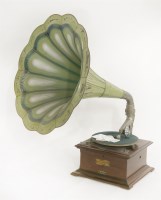 Lot 1157 - An Edison Bell 'Discaphone' mahogany gramophone