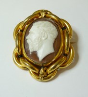 Lot 20 - A Victorian rolled gold brooch