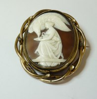 Lot 22 - A Victorian rolled gold reversible shell cameo brooch