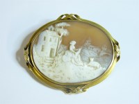Lot 25 - A carved shell cameo brooch