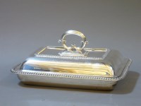 Lot 183 - A silver entrée dish and cover