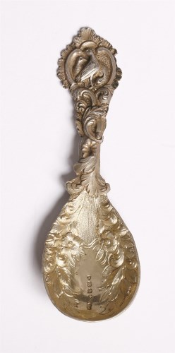 Lot 226 - A Victorian cast silver gilt caddy spoon