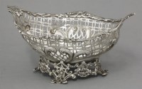 Lot 186 - A Victorian silver basket