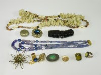 Lot 77 - Assorted costume jewellery