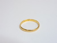 Lot 38 - A 22ct gold wedding ring