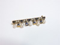 Lot 4 - An Art Deco gold sapphire and pearl fringe bar brooch