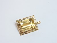 Lot 105 - A single stone citrine gold brooch/pendant