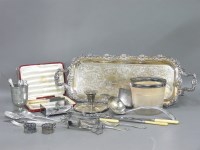 Lot 143 - A Oneida plated loose canteen of cutlery for six dinner places
