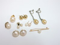 Lot 84 - A pair of 9ct gold mabé pearl stud earrings