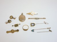 Lot 57 - An aquamarine and diamond gold bar brooch