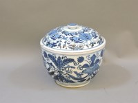 Lot 225 - An 18th century blue and white Japanese tureen and cover