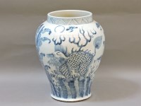 Lot 457 - A Chinese blue and white vase