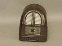 Lot 464 - A Philco brown bakelite radio