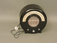 Lot 465 - An Ecko type AD 65 circular bakelite radio