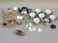 Lot 114 - A collection of vintage doll's house items