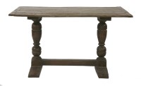 Lot 407 - An oak table