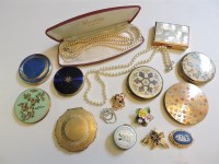 Lot 86 - Assorted costume jewellery