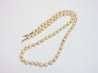 Lot 103 - A single row uniform cultured pearl necklace