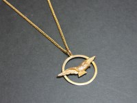Lot 53 - A gold bird pendant