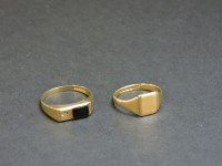 Lot 15 - An 18ct gold signet ring