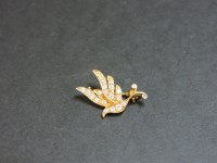Lot 56 - An 18ct gold diamond set bird brooch