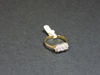 Lot 5 - A 9ct yellow and white gold cluster ring