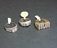 Lot 11 - A 9ct gold cubic zirconia set 'MUM' ring