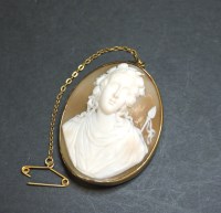 Lot 52 - A 9ct gold carved shell cameo brooch/pendant