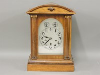 Lot 476 - An Edwardian mantel clock