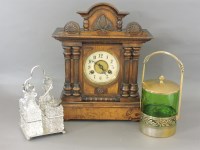 Lot 302 - A mantel clock